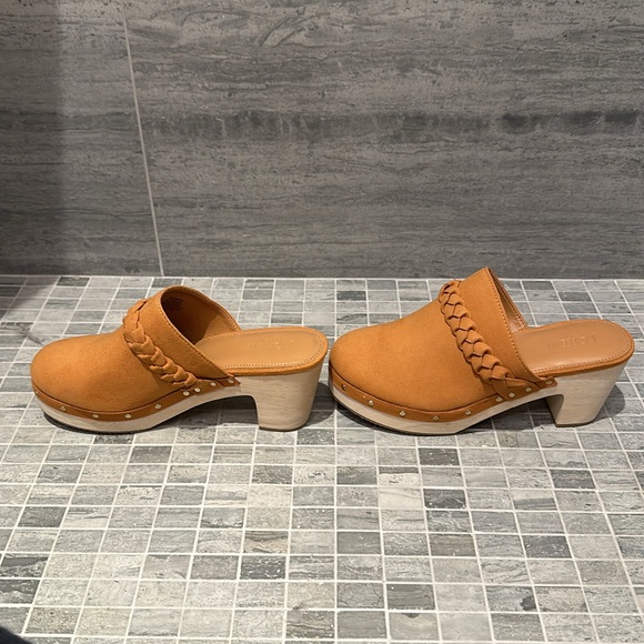 NWT 🏷️ J. Crew Factory suede cognac clogs - Picture 5 of 9